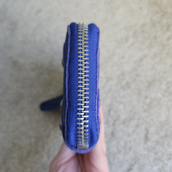 Linea Pelle Cobalt Leather Dylan Zip Wallet - Picture 4 of 17